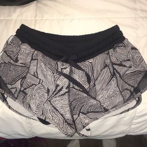 Lululemon Hotty Hot Shorts size 4